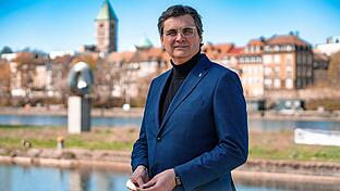Der Schweinfurter Unternehmer und Stadtrat Ralf Hofmann soll für die SPD für das Amt des Oberbürgermeisters bei der Kommunalwahl 2026 kandidieren. Er ist der erste Kandidat einer Partei , nachdem Amtsinhaber Sebastian Remelé erklärt hatte, bei der Wahl 2026 nicht mehr antreten zu wollen.