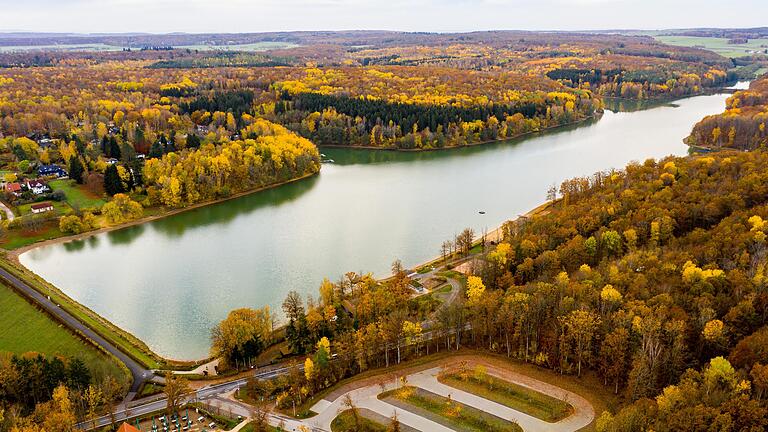 Der Ellertshäuser See ist der größte See Unterfrankens. 2021 soll das Wasser abgelassen werden.