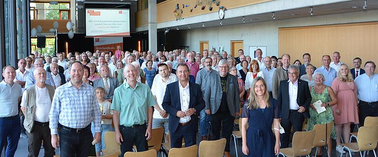 Zum offiziellen Festakt des Landkreises Kitzingen waren aktive und ehemalige Kreisräte und Bürgermeister sowie weitere Ehrengäste in die Staatliche Realschule in Kitzingen geladen.