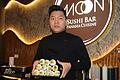 Ein Leerstand, der in der Innenstadt von Bad Kissingen erfolgreich wiederbelebt wurde, ist die Moon Sushi Bar in der Oberen Marktstraße. Im Bild Inhaber Anh Tu Pham.