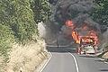Dieser Bus ging am Donnerstag auf der B 287, kurz nach Bad Kissingen, in Flammen auf.