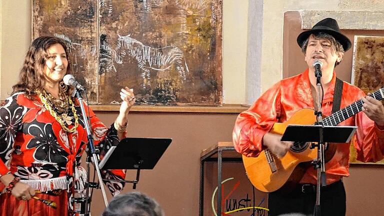 Russische Zigeunermusik in der Alten Synagoge: Die Gruppe „Zariza Gitara“ begeisterte bei ihrem Konzert das Publikum. Russische Zigeunermusik in der Alten Synagoge: Die Gruppe „Zariza Gitara“ begeisterte bei ihrem Konzert das Publikum.
