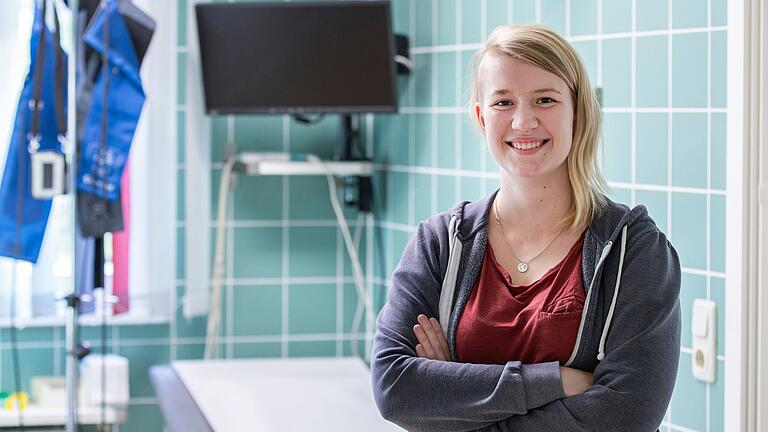 Leah Schneider aus Ostheim vor der Rhön studiert Medizin im siebten Semester und möchte danach in ihrer Heimat arbeiten. Sie sieht mehrere Gründe, warum manche Ärzte nicht aufs Land wollen.