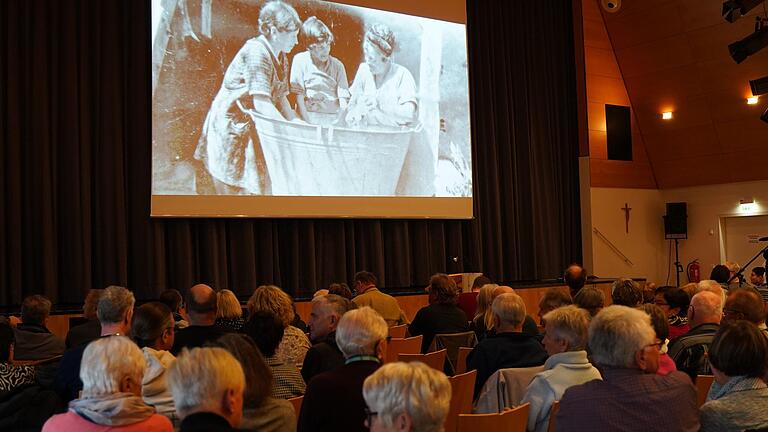 Eindrucksvolle Filmpremiere über die gute alte Zeit in Grafenrheinfeld. Im Bild: 'Waschtag in Rafeld'.