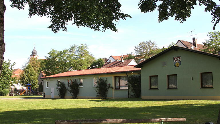 Blick auf das „Oskar-Kandler-Zentrum“, das bis auf die Räume der Feuerwehr abgerissen wird.