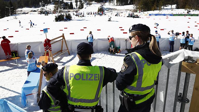 Nordische Ski-WM Seefeld       -  Die Razzia in Seefeld hat einmal mehr gezeigt, wie notwendig ein Anti-Doping-Gesetz war.Auf Selbstreinigungskräfte darf niemand setzen.