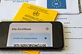 Abgelaufene digitale Impfzertifikate können in den Corona-Apps leicht selbst erneuert werden (Symbolbild).