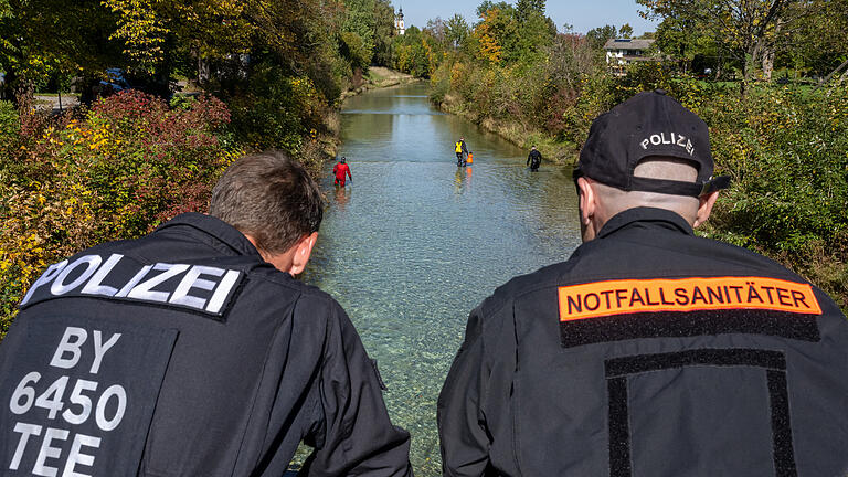 385753223.jpg - Die Polizei hatte die Prien in der Folge des Todes von Hanna gründlich nach Spuren abgesucht. 385753223.jpg - Die Polizei hatte die Prien in der Folge des Todes von Hanna gründlich nach Spuren abgesucht.