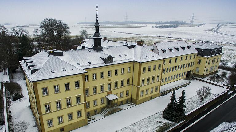 Im ehemaligen Kloster 'Maria Schnee' in Lülsfeld (Lkr. Schweinfurt) lebt die Gemeinschaft 'Go&amp;Change'.