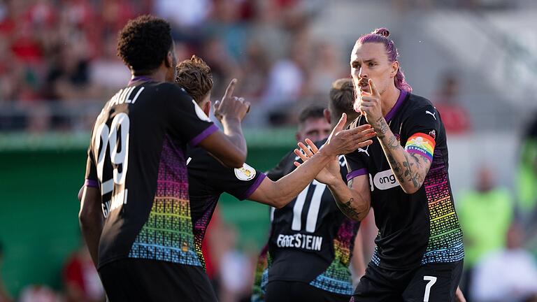 Hallescher FC - FC St. Pauli       -  Der Bundesliga-Aufsteiger musste Nachsitzen.