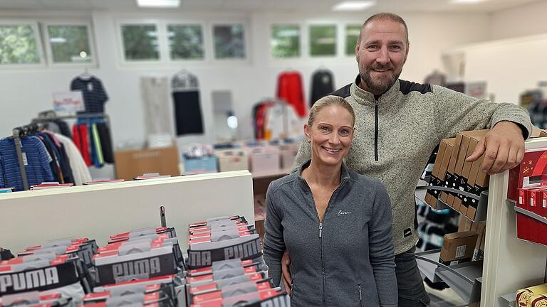 Unterwäsche-Outlet: Geschäft in Bad Brückenau       -  Melanie Birger und Carsten Schneider öffnen in den früheren Räumen des Friseursalons Hamelmann ihren Unterwäsche-Outlet.