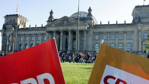 Große Koalition       -  Die SPD-Spitze formuliert eher weiche Bedingungen für den Eintritt in eine große Koalition. Foto: Gero Breloer