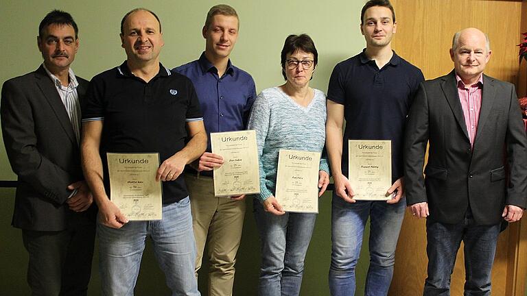 Ehrungen zum Jahresschluss beim SV Sickershausen mit (von links): Roland Friedel (Geschäftsführer und Ehrenamtsbeauftragter), Udo Müller, Lukas Dürr, Petra Fink, Philipp Dappert und dem Vorsitzenden Uwe Köhler.