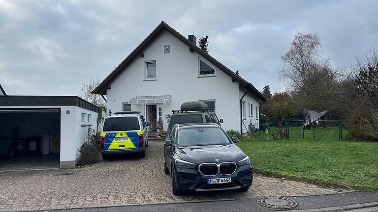 Razzia bei Reichsbürgern: Auch in Schwanfeld im Landkreis Schweinfurt wurde eine Person festgenommen. Razzia bei Reichsbürgern: Auch in Schwanfeld im Landkreis Schweinfurt wurde eine Person festgenommen.