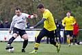 Den Ball am Fuß: Rottendorfs Kapitän Nicolas Schubert (links) schirmt das Spielgerät gegen Jannis Löhlein vom TSV Eisingen ab.