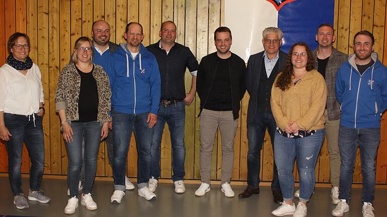 Der neue gewählte Kernvorstand des TSV Duttenbrunn präsentiert sich mit (von links) Tanja Fischer, Julia Bär, Stefan Konrad, Andreas Öhrlein, Tobias Fuchs, Jochen Ebert, Martin Liebler, Michaela Straub, Philipp Knorr und Andreas Brückner. Der neue gewählte Kernvorstand des TSV Duttenbrunn präsentiert sich mit (von links) Tanja Fischer, Julia Bär, Stefan Konrad, Andreas Öhrlein, Tobias Fuchs, Jochen Ebert, Martin Liebler, Michaela Straub, Philipp Knorr und Andreas Brückner.