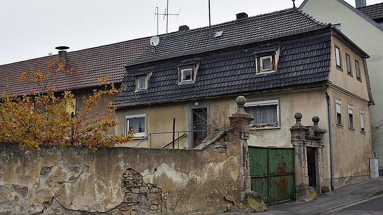 So manches Haus in der Gemeinde Theres steht leer oder ist vom Leerstand bedroht. Daher hat die Kommune ein Förderprogramm zur Revitalisierung solcher Gebäude aufgelegt.