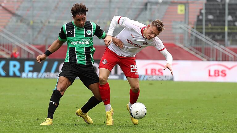 Franz Helmer (rechts) verlässt die Würzburger Kickers und wechselt zum FV Illertissen.