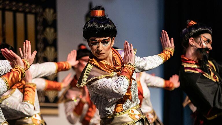 Showtanz der Krackenblitze Goßmannsdorf 'Im alten China' bei der Rosenmontagssitzung der KiKaG im vergangenen Jahr.