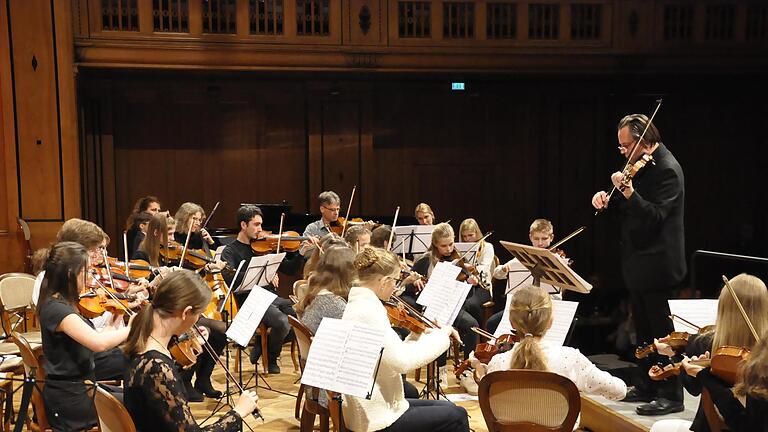 Das Streichorchester der Städtischen Musikschule bei einem Konzert im Dezember 2018       -  Das Streichorchester der Städtischen Musikschule bei einem Konzert im Dezember 2018