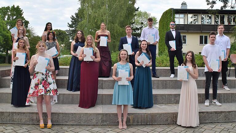 Die Absolventen der Fachoberschule der Bomhardschule in der Fachrichtung Sozialwesen.