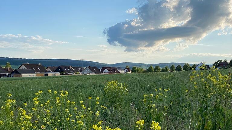 Die Erschließung beginnt bald: Im Baugebiet Burgstraße in Ostheim entstehen 25 neue Bauplätze. Hohe Baukosten verderben Bauwilligen aber momentan die Lust aufs Eigenheim. Die Erschließung beginnt bald: Im Baugebiet Burgstraße in Ostheim entstehen 25 neue Bauplätze. Hohe Baukosten verderben Bauwilligen aber momentan die Lust aufs Eigenheim.