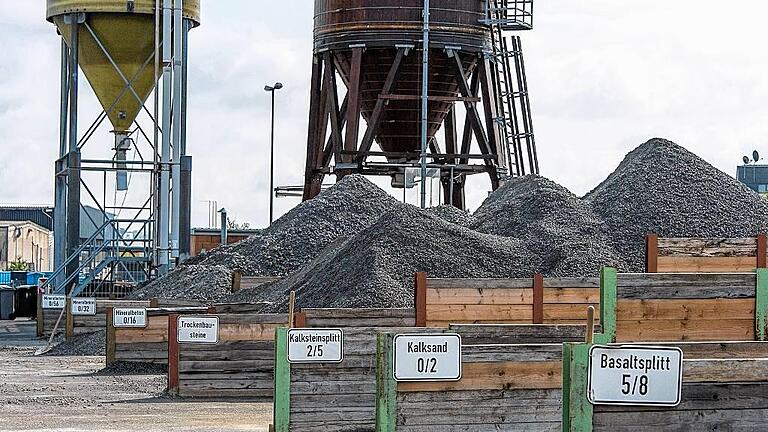 Gut gerüstet: Für die Vielfalt der Arbeiten hält der Servicebetrieb ein breites Spektrum an Materialien bereit.