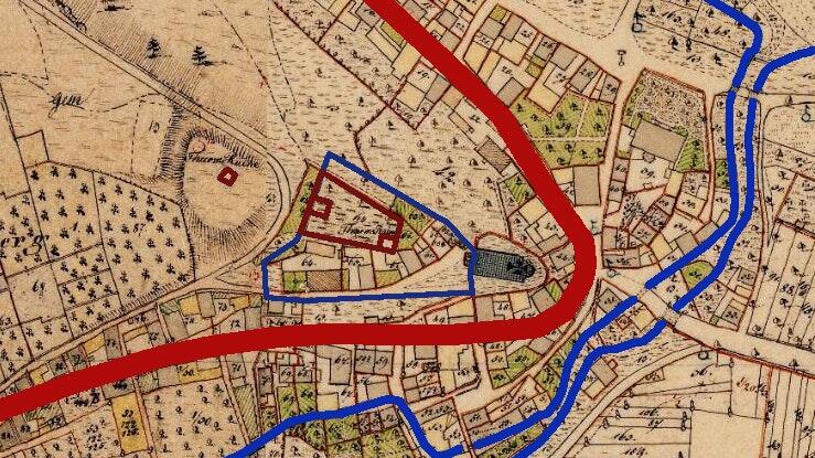 Urkatasterkarte 1839 mit den zwei Bachverläufen, dem Bergsporn und den beiden umlaufenden Ringmauern der Burg Laudenbach. Dunkelrot eingezeichnet sind die Kernburg und die drei Türme, die blaue Linie zeichnet den vermuteten Verlauf der äußeren Ringmauer nach. Die Karte ist aus dem BayernAtlas und wurde von Georg Schirmer bearbeitet. Urkatasterkarte 1839 mit den zwei Bachverläufen, dem Bergsporn und den beiden umlaufenden Ringmauern der Burg Laudenbach. Dunkelrot eingezeichnet sind die Kernburg und die drei Türme, die blaue Linie zeichnet den vermuteten Verlauf der äußeren Ringmauer nach. Die Karte ist aus dem BayernAtlas und wurde von Georg Schirmer bearbeitet.