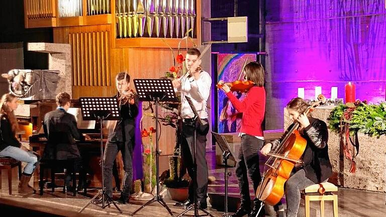 Oberstufen-Schüler des Johann-Schöner-Gymnasiums gaben ihr erstes eigenes Konzert &bdquo;Klassisch bleibt modern&ldquo;.