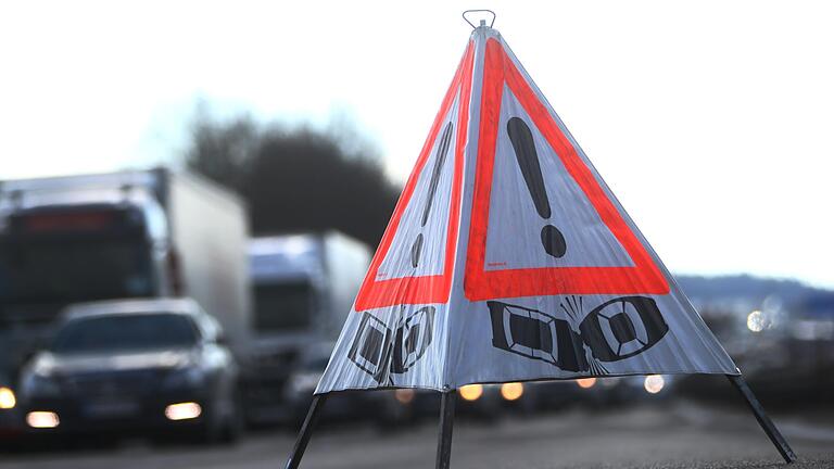 Ein Unfall auf der A 7 beschäftigte das Amtsgericht in Kitzingen (Symbolbild). Ein Unfall auf der A 7 beschäftigte das Amtsgericht in Kitzingen (Symbolbild). 