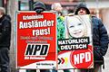 NPD       -  Reicht das, um die Partei zu verbieten? NPD-Mitglieder machen Stimmung gegen Ausländer und Flüchtlinge.