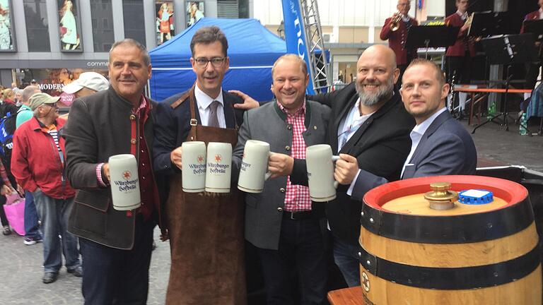Bieranstich beim Stadtfest - Norbert Lang (Würzburger Hofbräu), OB Christian Schuchardt, Bruno Orlowski (Hofbräu), Wolfgang Weier und Florian Volk (Würzburg macht Spaß). Bieranstich beim Stadtfest - Norbert Lang (Würzburger Hofbräu), OB Christian Schuchardt, Bruno Orlowski (Hofbräu), Wolfgang Weier und Florian Volk (Würzburg macht Spaß).
