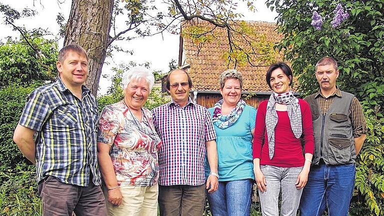 Jubiläumsbesuch: 20 Jahre Rumänienhilfe Sömmersdorf und 25 Jahre Rumänienhilfe Elmar Karl in Bibergau waren Anlass für den Besuch einiger rumänischer Partner bei Elisabeth Seemann in Sömmersdorf: (von links) László Kastal (Bildungshaus St. Benedikt in Gheorgheni), Elisabeth Seemann, László Fodor (Caritas-Zentrallager Gheorgheni), Edit Günther (Caritas-Zentrallager), Aranka Baricz (Bildungshaus) und László Bezsö (Fotograf). Jubiläumsbesuch: 20 Jahre Rumänienhilfe Sömmersdorf und 25 Jahre Rumänienhilfe Elmar Karl in Bibergau waren Anlass für den Besuch einiger rumänischer Partner bei Elisabeth Seemann in Sömmersdorf: (von links) László Kastal (Bildungshaus St. Benedikt in Gheorgheni), Elisabeth Seemann, László Fodor (Caritas-Zentrallager Gheorgheni), Edit Günther (Caritas-Zentrallager), Aranka Baricz (Bildungshaus) und László Bezsö (Fotograf).