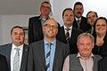 Ehrung bei der ÜZ: von links Vorstandsvorsitzender Elmar Henke, Frank Wagner, Gerd Hofmann (hinten), Stefan Mai, Michael Münch, Betriebsratsvorsitzender Herbert Stühler (ganz hinten), Günther Mützel, geschäftsführender Vorstand Gerd Bock, Susanne Fleißner und André Biegner.