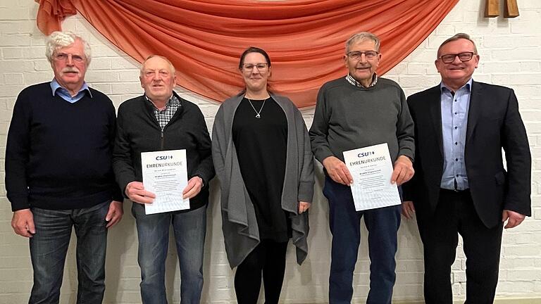 Ehrungen beim CSU-Ortsverband Remlingen. Auf dem Foto (von links): Stellvertretender Vorsitzender Fritz Emmerich, Bernd Winzenhöler, Vorsitzende Theresa Eyrich, Gerhard Keller und der Landtagsabgeordneter Manfred Ländner.