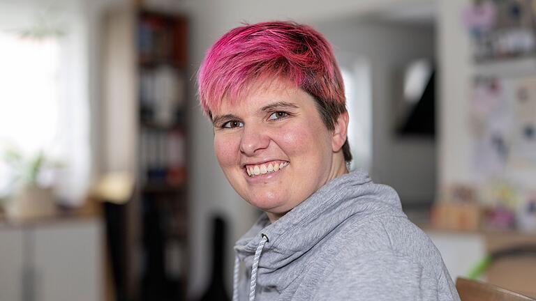 Immer ein Lächeln im Gesicht: Theresa Binder blickt trotz ihrer MS-Erkrankung positiv nach vorne. Immer ein Lächeln im Gesicht: Theresa Binder blickt trotz ihrer MS-Erkrankung positiv nach vorne.