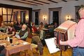 Zur Wirtshauskultur gehört inzwischen vielerorts auch wieder das Wirtshaussingen. Nach dem Vortrag in der Gastwirtschaft &bdquo;Zu den Haßbergen&ldquo; in Eichelsdorf wurden die Besucher selbst beim Wirtshaussingen aktiv.