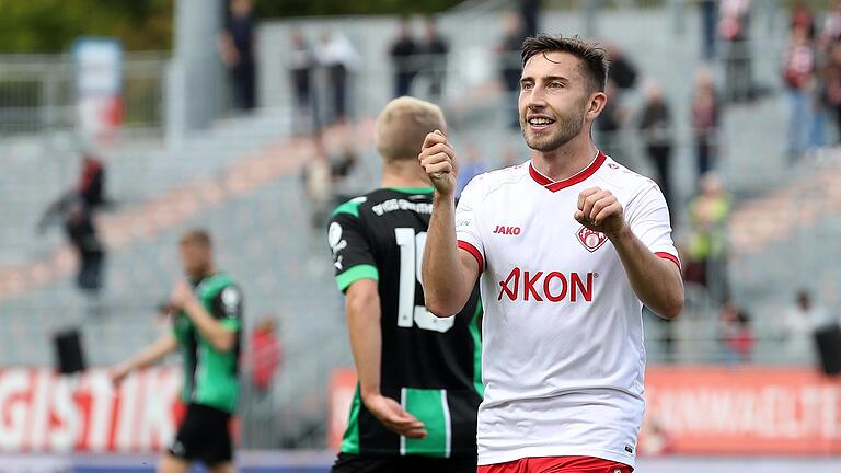 Dominik Meisel von den Würzburger Kickers darf in dieser Saison öfter als gewohnt über eigene Tore jubeln. Dominik Meisel von den Würzburger Kickers darf in dieser Saison öfter als gewohnt über eigene Tore jubeln.