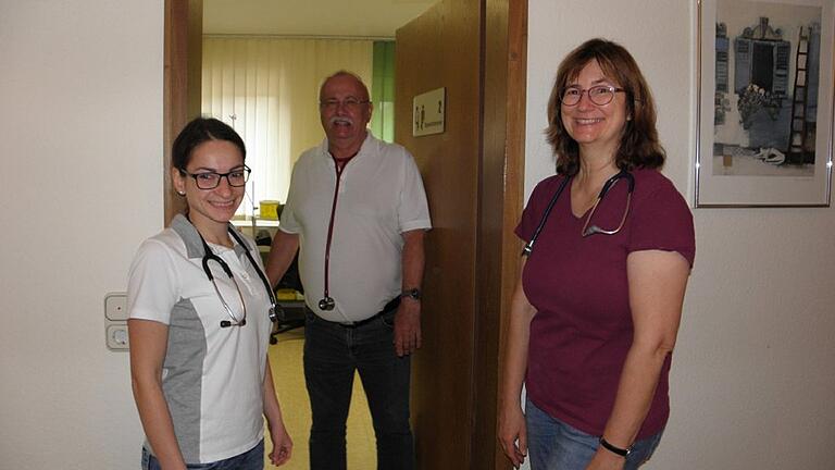In der Bischofsheimer Hausarztpraxis von Dr. Franz Wehming und Helga Kahl (rechts) stehen der Weiterbildungsassistentin Nadja Goshova alle Türen offen.