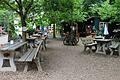 Der lauschige Biergarten auf dem Zeilberg hat mittwochs, freitags und samstags von 15 bis 21 Uhr, sonntags von 11 bis 20 Uhr geöffnet. Dazu gibt es auch einige Raritäten im integrierten Flohmarkt.