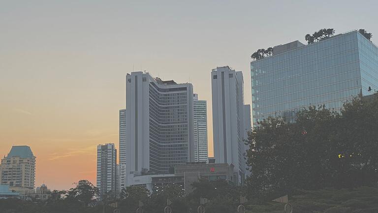Smog in Bangkok       -  Den Menschen in Bangkok wird geraten, Aktivitäten im Freien zu vermeiden.