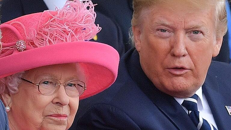 BRITAIN-FRANCE-US-WWII-DDAY-ANNIVERSARY-DIPLOMACY       -  Queen Elizabeth II. und US-Präsident Donald Trump Seite an Seite in Portsmouth.