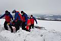 Dauereinsatz am Montagnachmittag für die Bergwacht Rhön, Notarzt, Rettungsdienst und Polizei. Zu zwei Schlittenunfällen, einem Snowboardsturz und einem Sturz in der Loipe wurden die Bergretter gerufen.