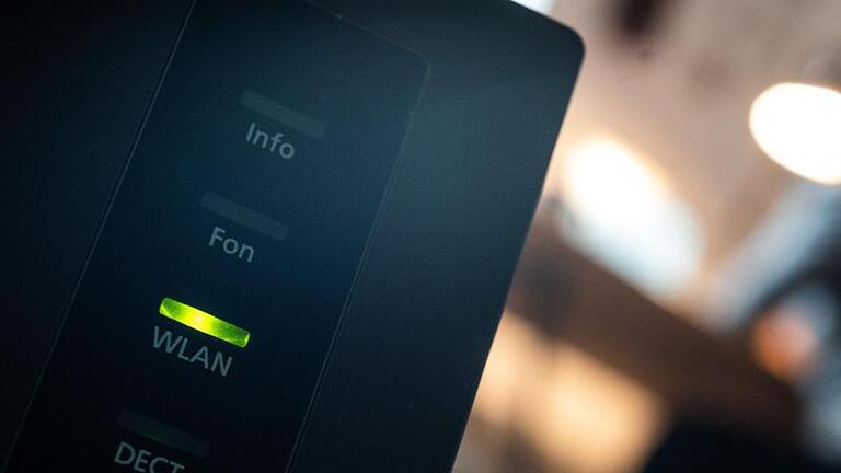 Wer in einem Mehrfamilienhaus wohnt, könnte vermutlich ab nächstem Jahr besseres WLAN bekommen. Foto: Sebastian Gollnow/dpa - WLAN ist gleich WiFi, oder etwa doch nicht? Wer in einem Mehrfamilienhaus wohnt, könnte vermutlich ab nächstem Jahr besseres WLAN bekommen. Foto: Sebastian Gollnow/dpa - WLAN ist gleich WiFi, oder etwa doch nicht?
