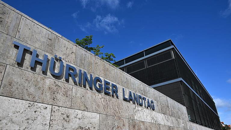 Thüringer Landtag       -  Thüringens Landtag trifft sich zu seiner ersten, wahrscheinlich turbulenten Sitzung (Archivbild).