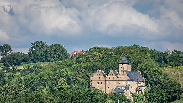 Rund 15 Millionen Euro muss der neue Investor wohl in die Sanierung von Schloss Mainberg stecken. Anschließend sind eine ganze Reihe von Nutzungen möglich, wie ein ausführliches Exposé darlegt (Archivfoto).