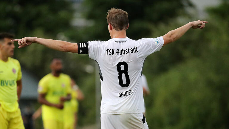 Gegen die SpVgg Unterhaching startet der TSV Aubstadt in die neue Saison. Gegen die SpVgg Unterhaching startet der TSV Aubstadt in die neue Saison.