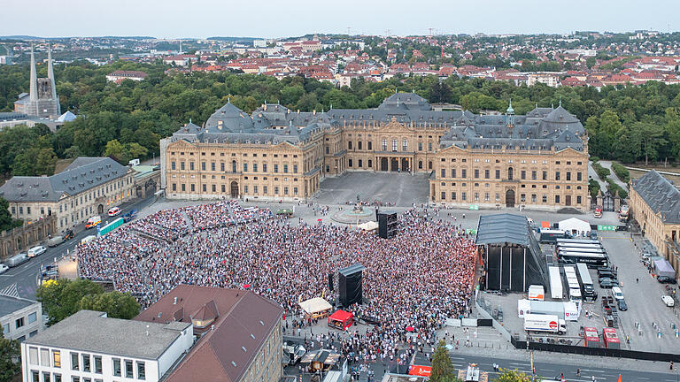 Sting begeisterte rund 16.000 Zuschauer auf dem Residenzplatz in Würzburg am 23. Juli 2022.