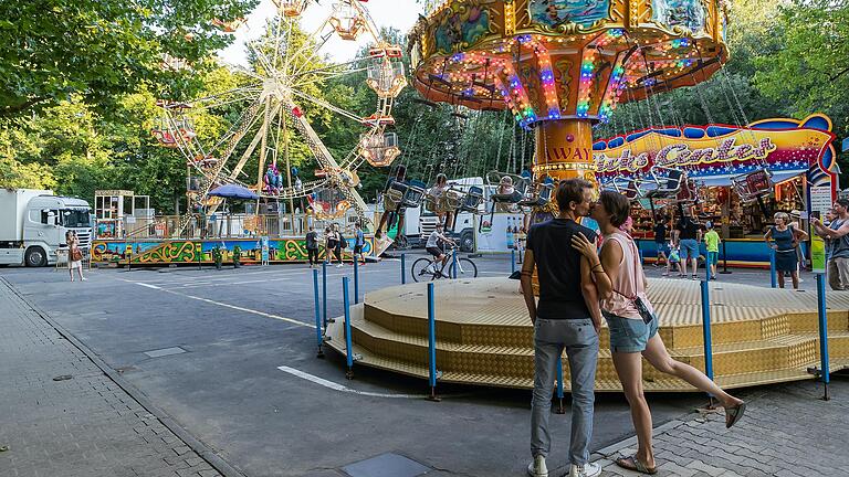 Einen Biergarten und gewisses Volksfest-Flair brachte der Volkacher Sommergarten an den Weinfestplatz.&nbsp;