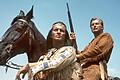 Einen Witz über Häuptlinge reißt FGredi Breunig. Unser symbolbild zeigt Pierre Brice (l) als Apachen-Häuptling Winnetou und Lex Barker als sein Blutsbruder Old Shatterhand in einer Szene des Karl-May-Films 'Im Tal des Todes'.